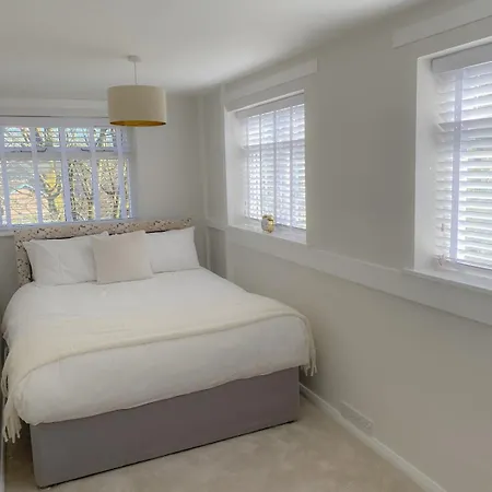 Luxury Townhouse Retreat In With Free Parking Holiday home