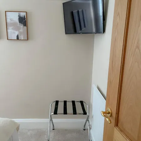 Luxury Townhouse Retreat In With Free Parking Holiday home *