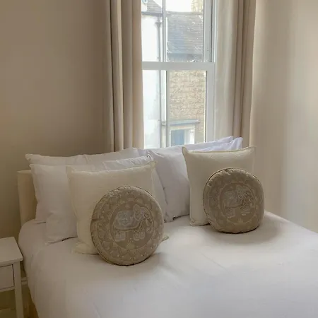 3-bed Victorian Townhouse, District Base, Town Centre, Parking ケンダル