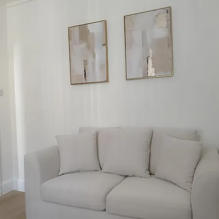 3-bed Victorian Townhouse, District Base, Town Centre, Parking *