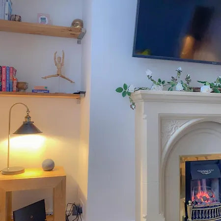 3-bed Victorian Townhouse, District Base, Town Centre, Parking