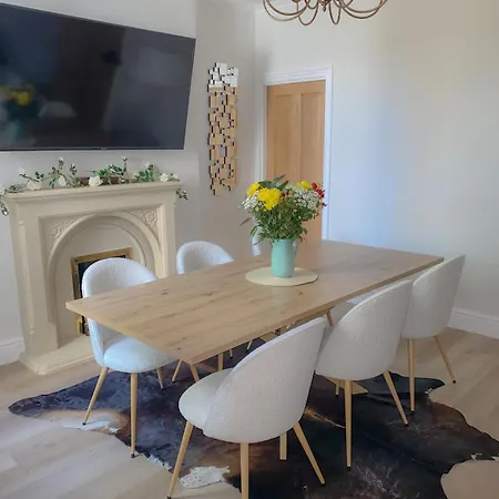 3-bed Victorian Townhouse, District Base, Town Centre, Parking 別荘 ケンダル