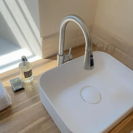 別荘 3-bed Victorian Townhouse, District Base, Town Centre, Parking
