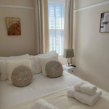3-bed Victorian Townhouse, District Base, Town Centre, Parking 別荘 ケンダル