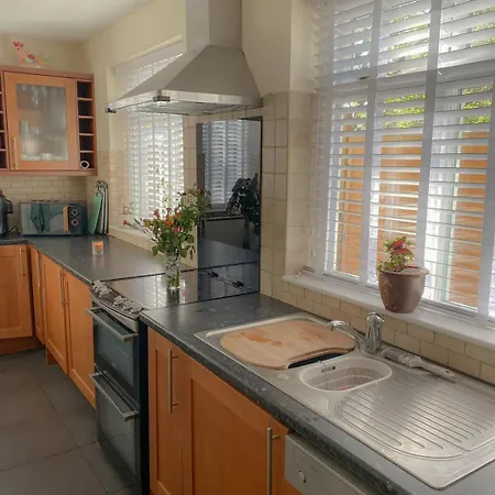 別荘 3-bed Victorian Townhouse, District Base, Town Centre, Parking