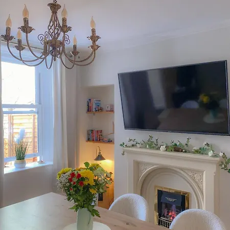 別荘 3-bed Victorian Townhouse, District Base, Town Centre, Parking ケンダル