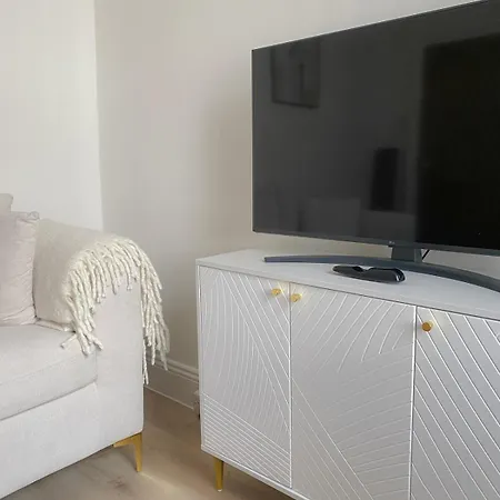 3-bed Victorian Townhouse, Sleeps 6, Garden, Free Parking Vakantiehuis