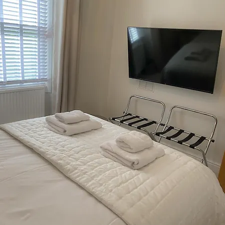 3-bed Victorian Townhouse, Sleeps 6, Garden, Free Parking Vakantiehuis