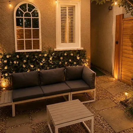 3-bed Victorian Townhouse, District Base, Town Centre, Parking 別荘 ケンダル