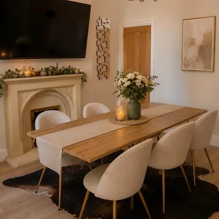 3-bed Victorian Townhouse, District Base, Town Centre, Parking 別荘 ケンダル