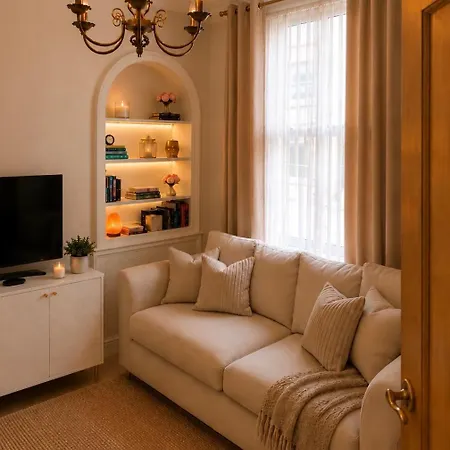 別荘 3-bed Victorian Townhouse, District Base, Town Centre, Parking ケンダル