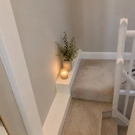 3-bed Victorian Townhouse, District Base, Town Centre, Parking ケンダル