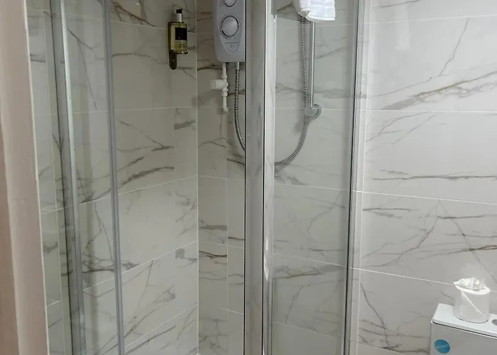 3-bed Victorian Townhouse, Town Centre, Free Parking *