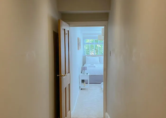 בית נופש 3-bed Victorian Townhouse, Town Centre, Free Parking *