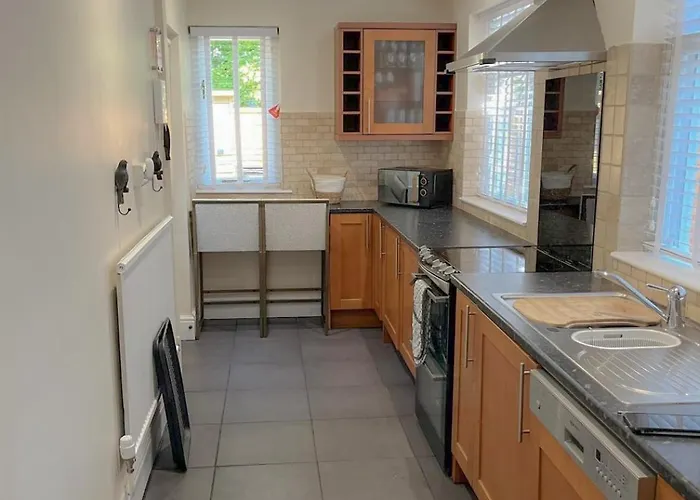 3-bed Victorian Townhouse, Town Centre, Free Parking בית נופש *