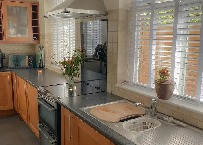 Ferienhaus 3-bed Victorian Townhouse, Town Centre, Free Parking