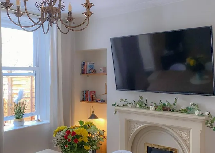 בית נופש 3-bed Victorian Townhouse, Town Centre, Free Parking קנדל