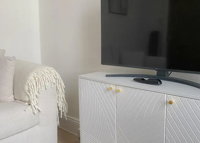 3-bed Victorian Townhouse, Town Centre, Free Parking בית נופש