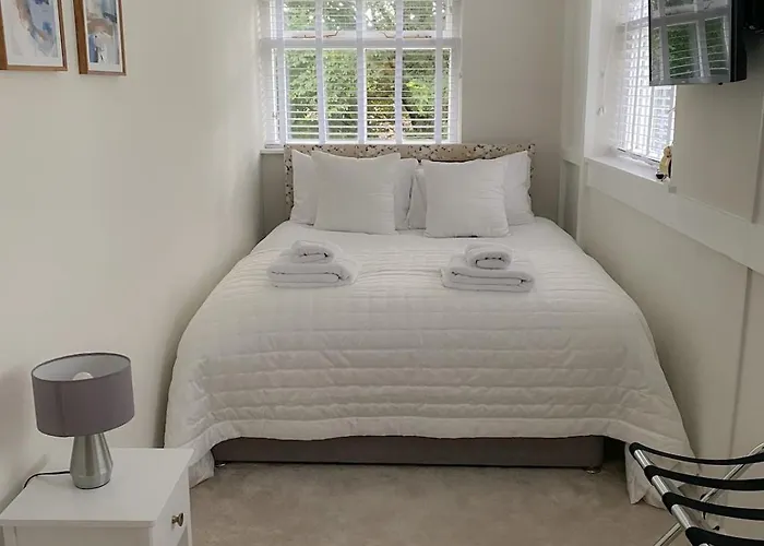 3-bed Victorian Townhouse, Town Centre, Free Parking בית נופש קנדל