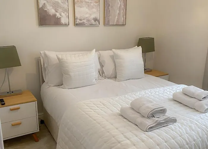 בית נופש 3-bed Victorian Townhouse, Town Centre, Free Parking