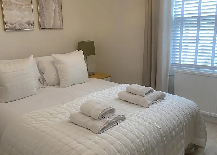 בית נופש 3-bed Victorian Townhouse, Town Centre, Free Parking