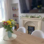 3-bed Victorian Townhouse, Town Centre, Free Parking *