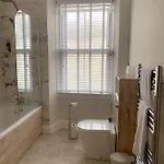 3-bed Victorian Townhouse, Town Centre, Free Parking *
